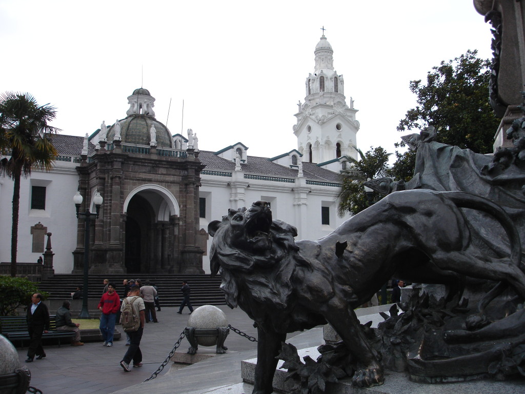 Plac Niepodległości lub inaczej Wielki Plac z widokiem na Katedrę, jedną z najstarszych w Ameryce Południowej/ fot. Marcin Plewka