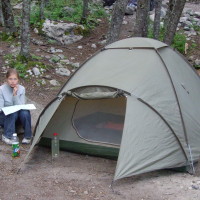 Po długie wędrówce docieramy na camping. Dla 80 namiotów przygotowano tylko 1 toaletę. Padnięci zasypiamy. Jutro czeka nas zdobycie szczytu. 