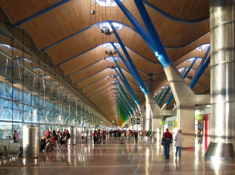 Może już wkrótce Hiszpanie ruszą do Peru w poszukiwaniu pracy? Lotnisko Barajas w Madrycie/ fot. Wikipedia