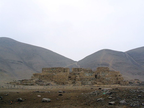 Jedna z budowli preinkaskiego kompleksu "El Paraiso"/ fot. Wikipedia