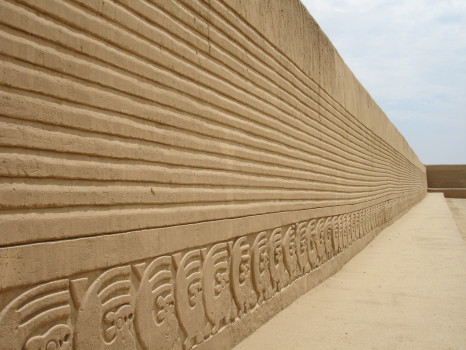 Odrestaurowany mur Chan Chan/ fot. Marcin Plewka