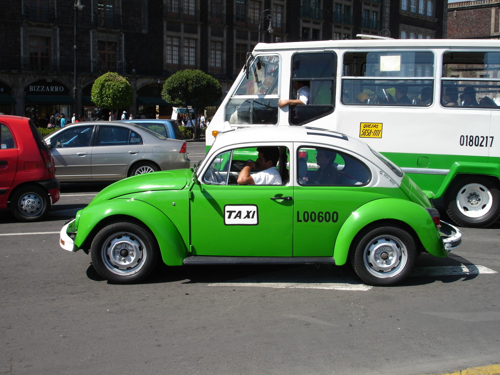 Ta dawniej typowa meksykańska taksówka znika powili z ulic i staje się rzadkością. fot. Marcin Plewka
