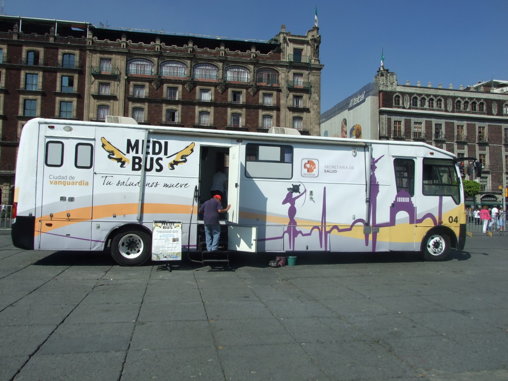 Medi Busy na główny placu w mieście Meksyk